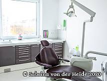 Zahnarztpraxis Nicole Scheer – Behandlungszimmer Lila